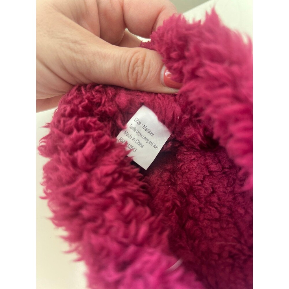 Snoozies slippers (size medium) - Picture 2 of 2